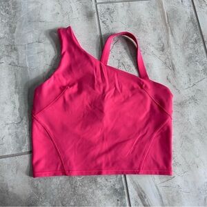 Lululemon Everlux Asymmetrical Tennis Tank Top
Pink Lip Gloss
Size 8